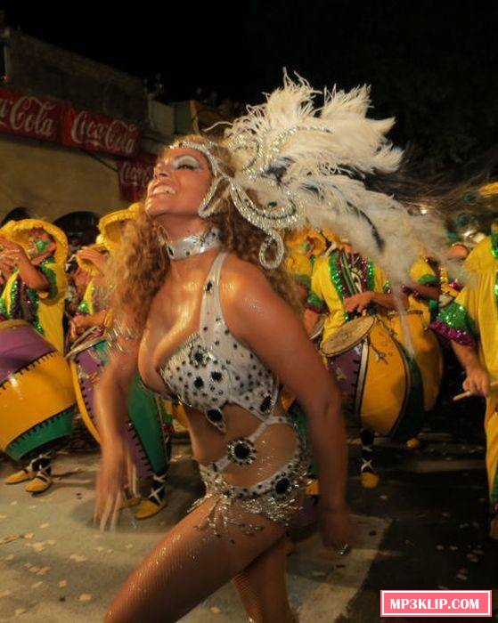Девушки на карнавале в Монтевидео