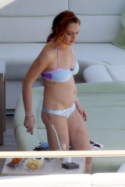 Lindsay Lohan – Bikini Candids in Ischia