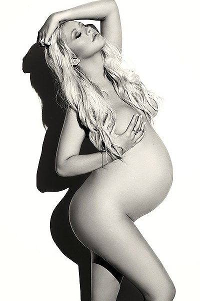 Беременная Кристина Агилера снялась голой для журнала!