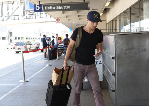 Пол Уэсли в аэропорту LAX - 11 августа
