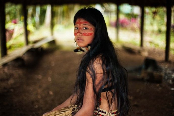 Одичавшие племена амазонки изящные женщины на фото