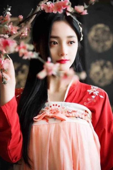 Рядовая китайская очаровательная женщина на фото