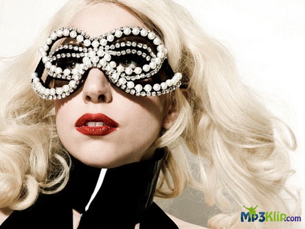Леди ГаГа (Lady GaGa) в апрельском номере Cosmopolitan - фото