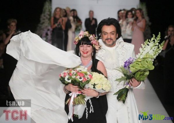 Филипп Киркоров появился на людях в "наряде невесты"