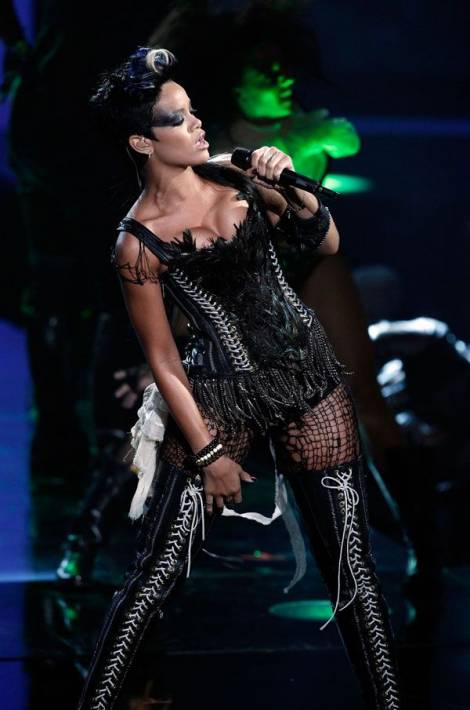 Rihanna на MTV VMA 2008 (9 Фото)