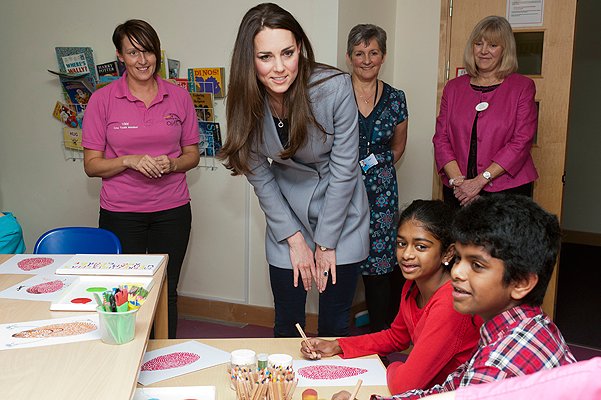 Герцогиня Кембриджская помогает детям с неизлечимыми заболеваниями