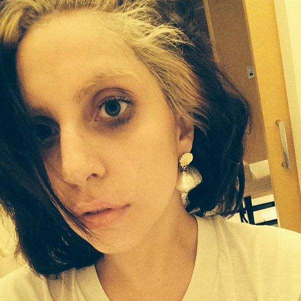 Леди Гага в ванне