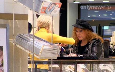 Пугачева предпочла семейному празднику шопинг
