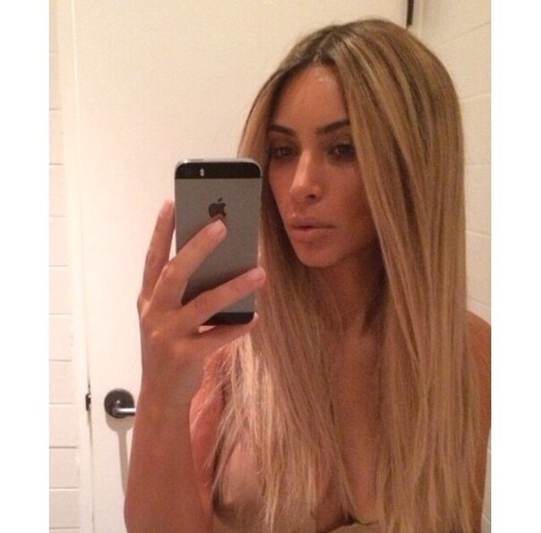 Ким Кардашьян совсем недавно перекрасилась в блондинку