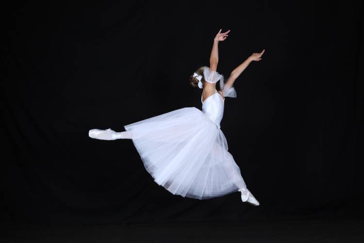 балерина, белое платье, прыжок   - Красивые девушки