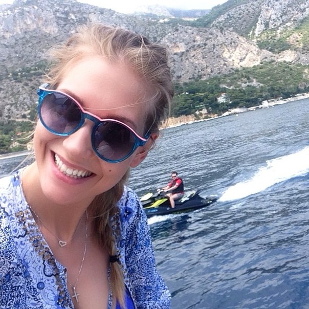 Кристина Асмус сейчас отдыхает с мужем в Монако.