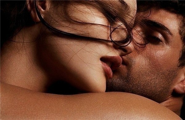 Лучший будильник - это поцелуй любимого.
