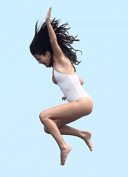Selena Gomez – Swimsuit Candids in St. Tropez