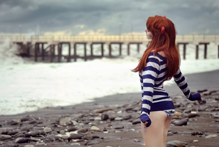 рыжеволосая, девущка, море, пляж, пирс   - Широкоформатные фотографии