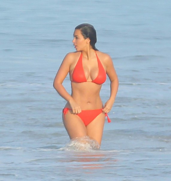 Kim Kardashian – Bikini Candids in Mexico
