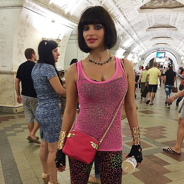 Татьяна Котова проехала на метро, в наряде проститутки!