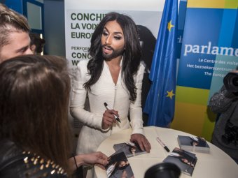 Бородатая певица Кончита Вурст выступила перед Европарламентом и призвала к толерантности