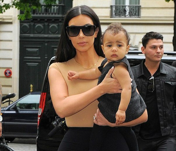 Ким Кардашьян не против, чтобы ее дочь снималась в откровенных фотосессиях