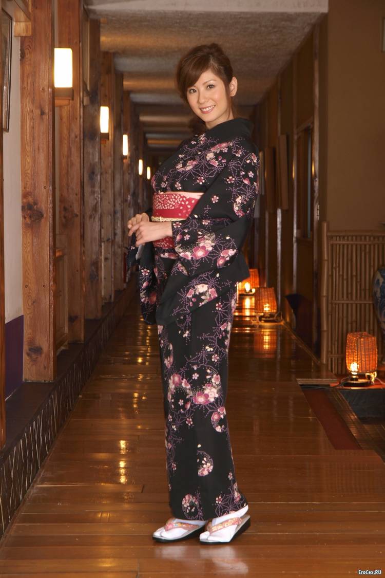 Эротика азиатки в кимоно (20 фото)
