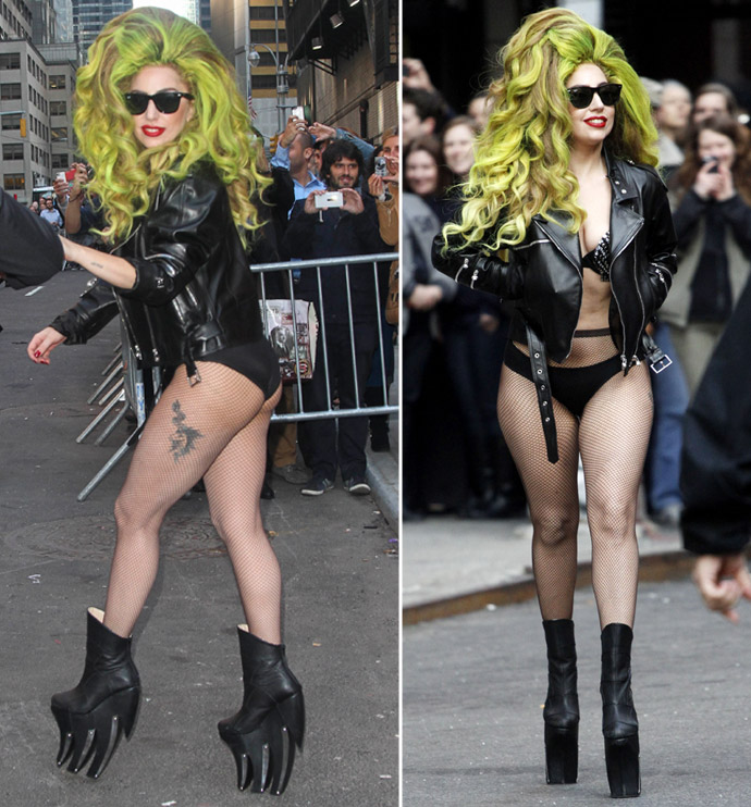 Леди Гага прогулялась по Манхеттену на гигантских каблуках