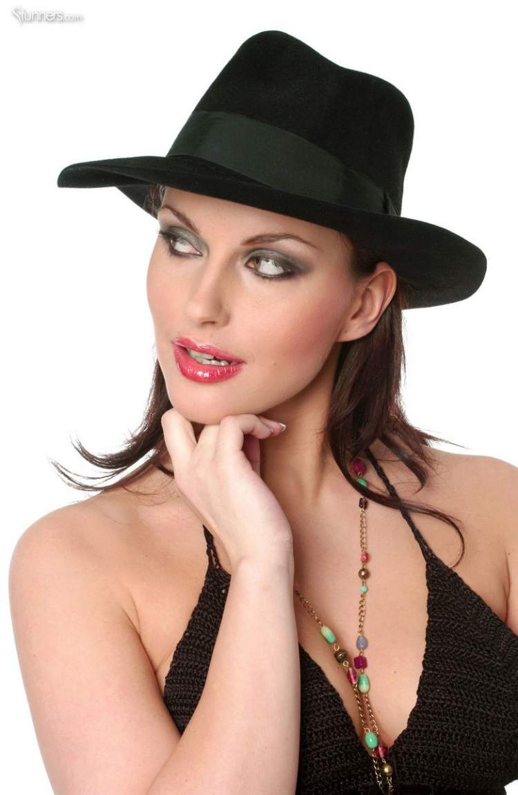 Marketa Brymova женщина в шляпе - (голые девушки)