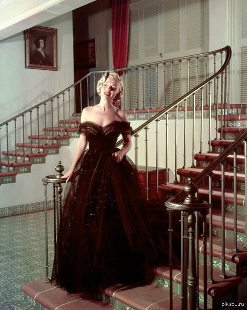 Мэрилин Монро на церемонии вручения Оскара (1950)