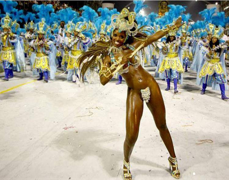 Аппетитные бразильянки на карнавале в Рио-де-Жанейро