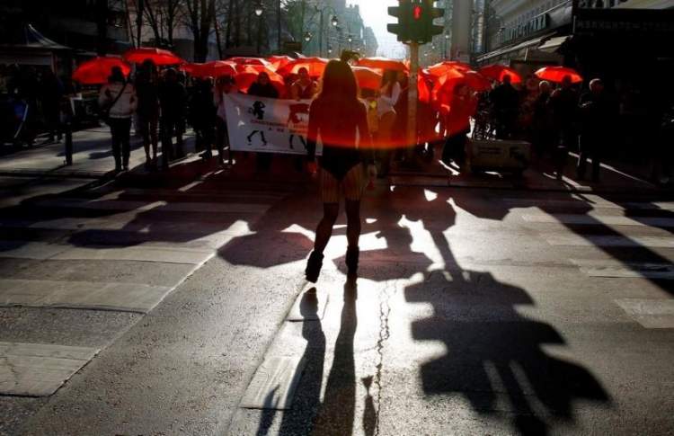 На параде секс-работниц в Македонии поддерживающих было больше, чем стриптизерш и проституток