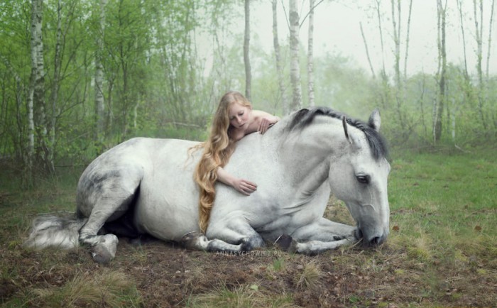 Девушки и лошадки – великолепно прекрасная коллекция.