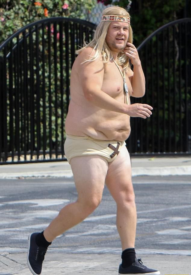 Ведущий Джеймс Корден пробежался голый по улицам Лос-Анджелеса.