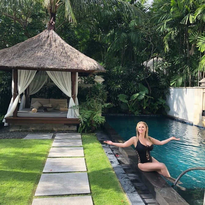 Анна Семенович на отдыхе на Бали