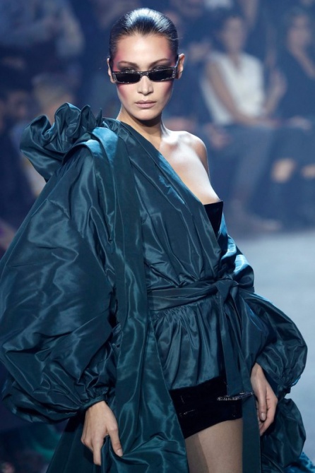 Белла Хадид на Неделе моды в Париже