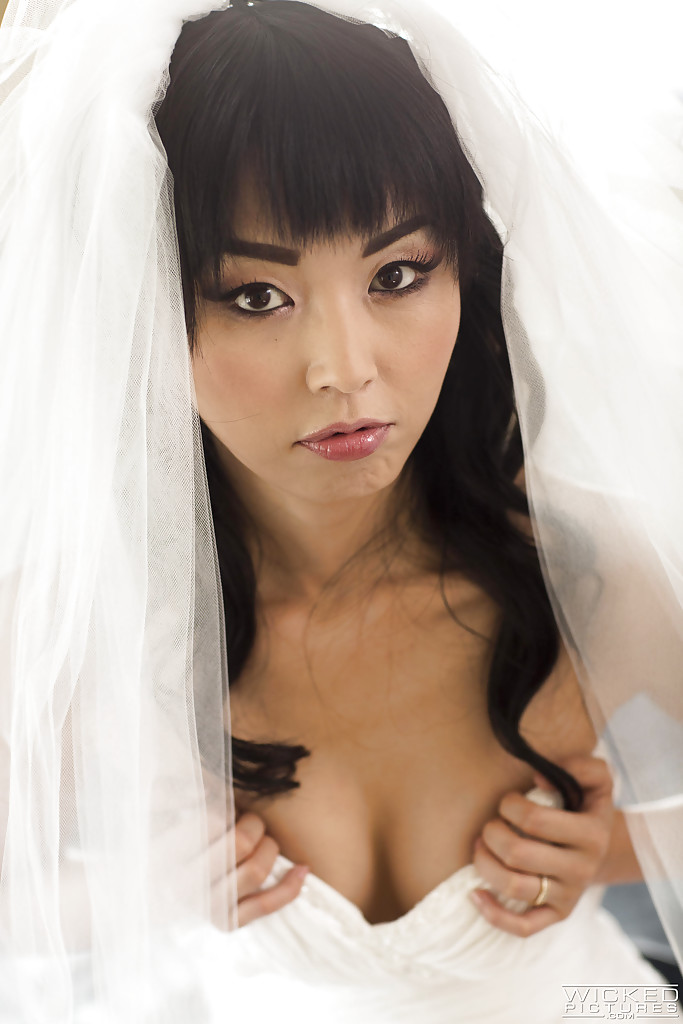 Marica Hase очень хочется заняться любовью  до брачной ночи