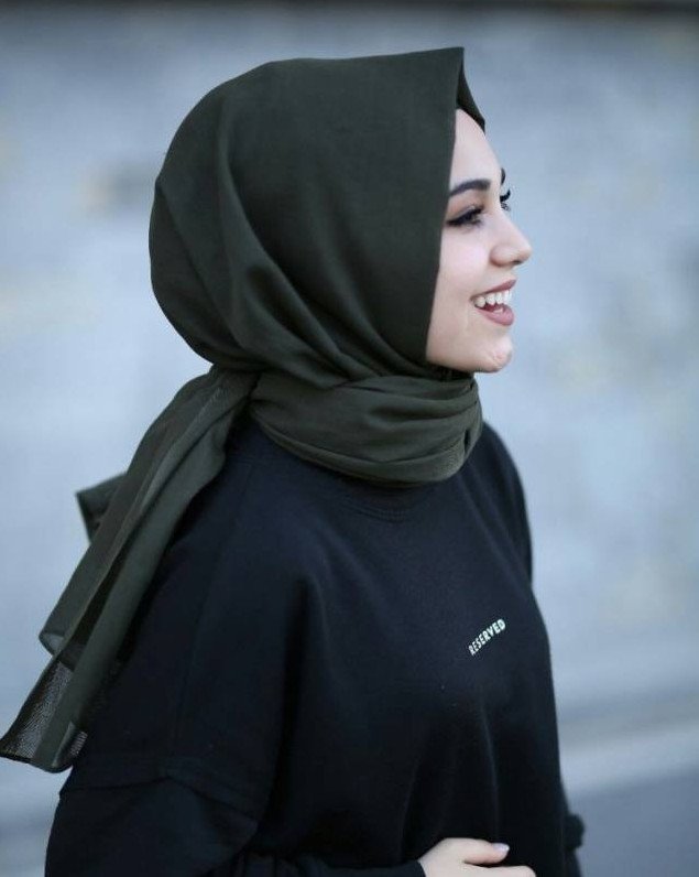 1-ая очаровательная женщина мусульманка на фото