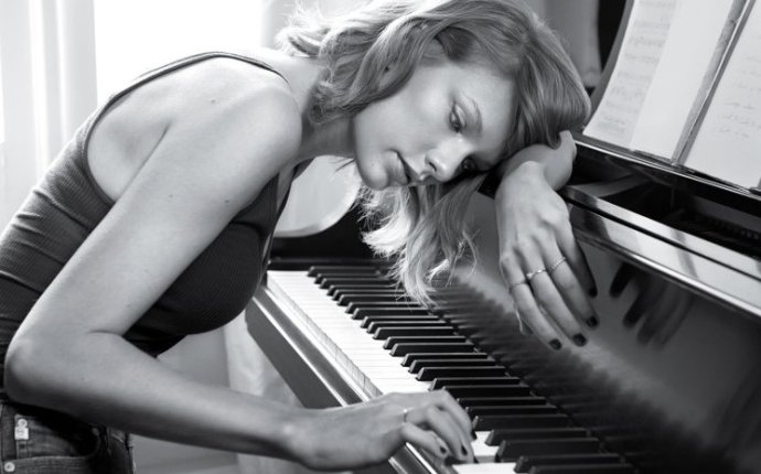 Известные красивые женщины пианистки на фото