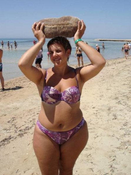 Красивые женщины в теле на пляже на фото