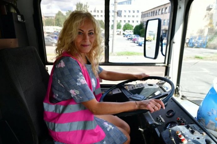 Красивые женщины водители автобусов в рф на фото