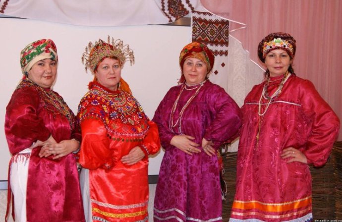 Мордовский наряд шикарные женщины на фото